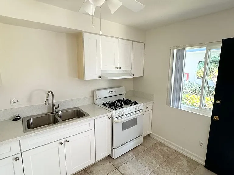 23015 Madison St — Photo 5