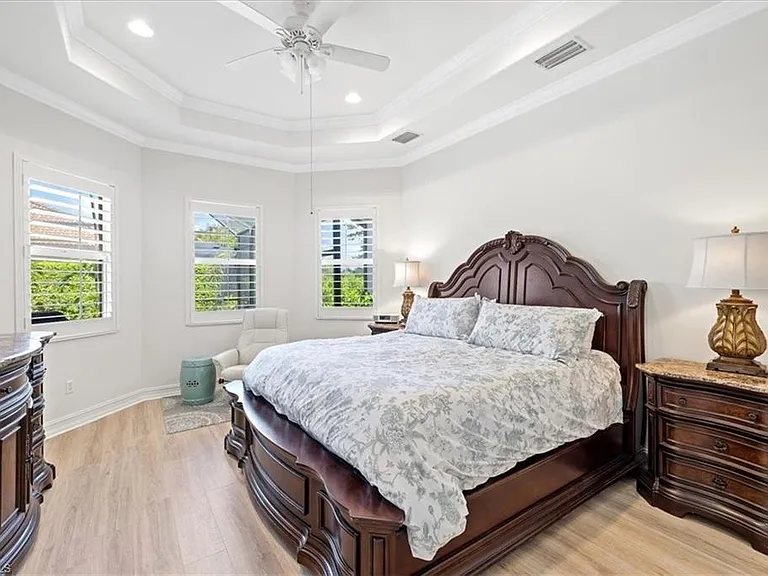 7831 Valencia Ct — Photo 32