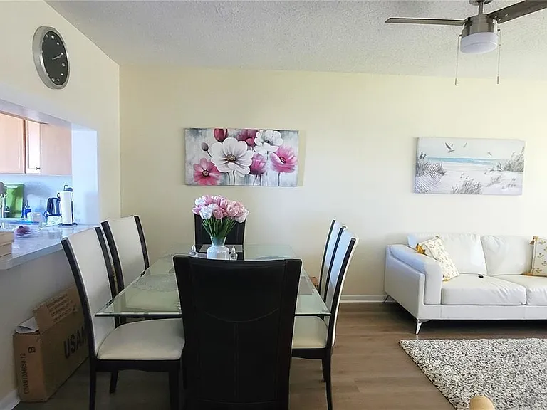 2200 Park Ln #302 — Photo 4