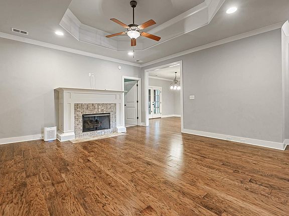 4th image of 6301 Cove Ln