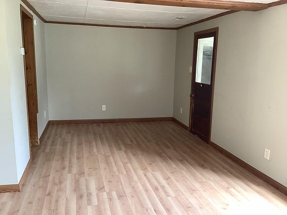 4th image of 152 N Oak St