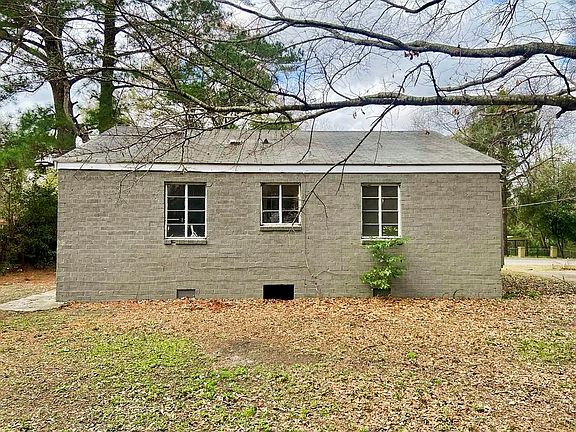 2nd image of 820 Harbison Dr