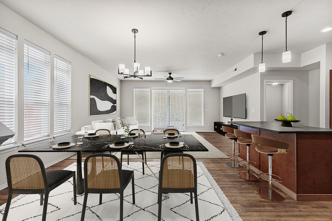 8402NSeminoleSt-1_STAGED