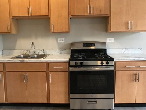 3rd image of 1101 W Granville Ave APT 5