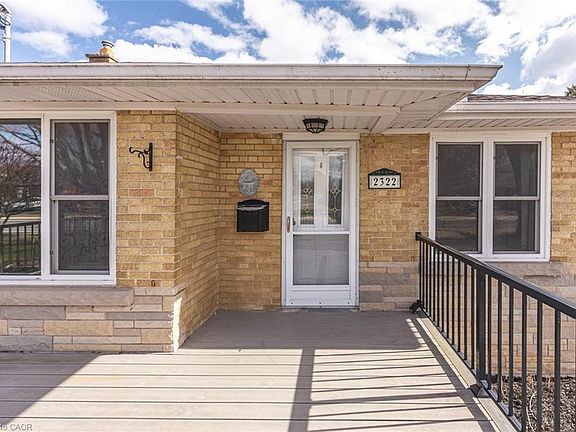 4th image of 2322 Redfern Rd