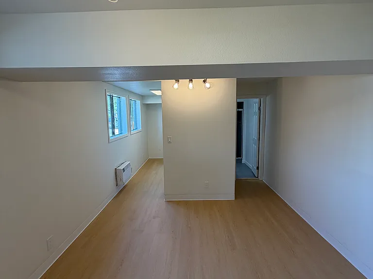 2220 W Victory Blvd #M1 — Photo 7