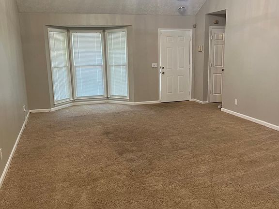 4th image of 16 Lexington Cir