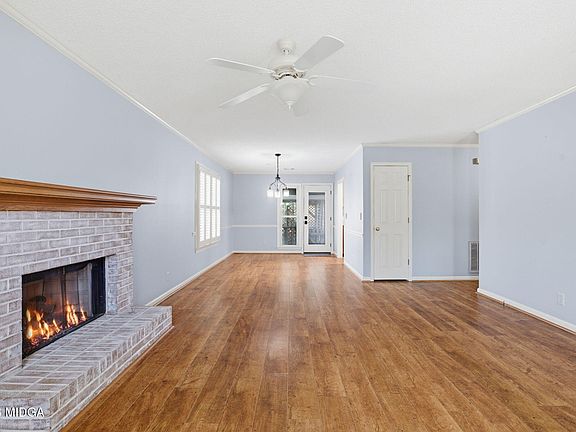 4th image of 108 Manor Ter