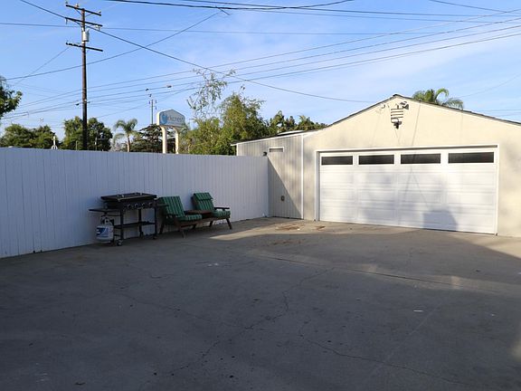 2nd image of 3864 Albury Ave
