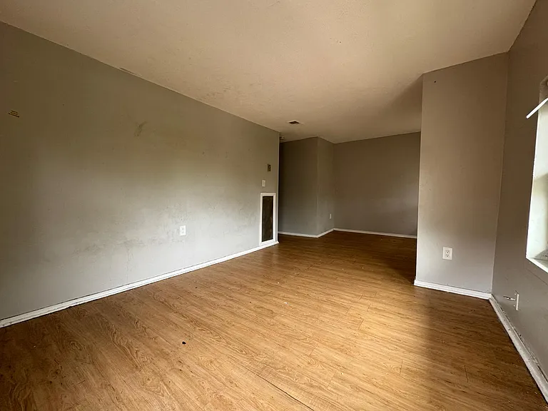 27 Williams St #3L — Photo 4
