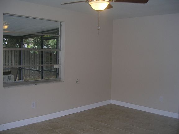 5th image of 4319 Foxglen Ln