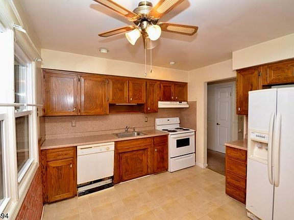 5th image of 214 Elmira Trl