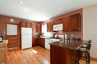 3rd image of 5923 W Wilson Ave