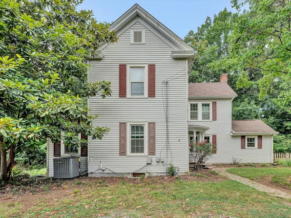 1036 Country Club Dr NW, Roanoke, VA 24017