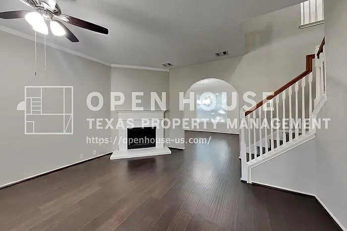 4 bed, 2.5 bath, 2456 sqft, $2,250 — Photo 3