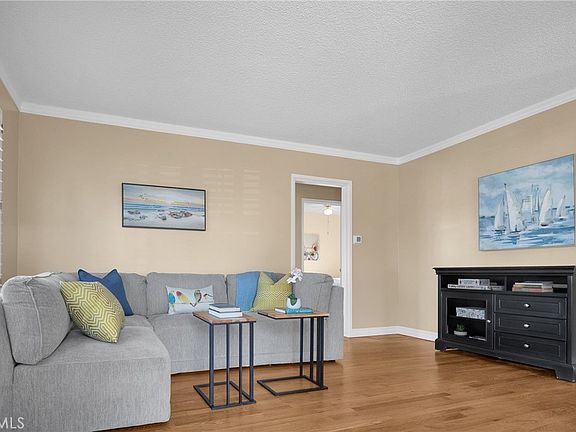 4th image of 11082 Essex Dr