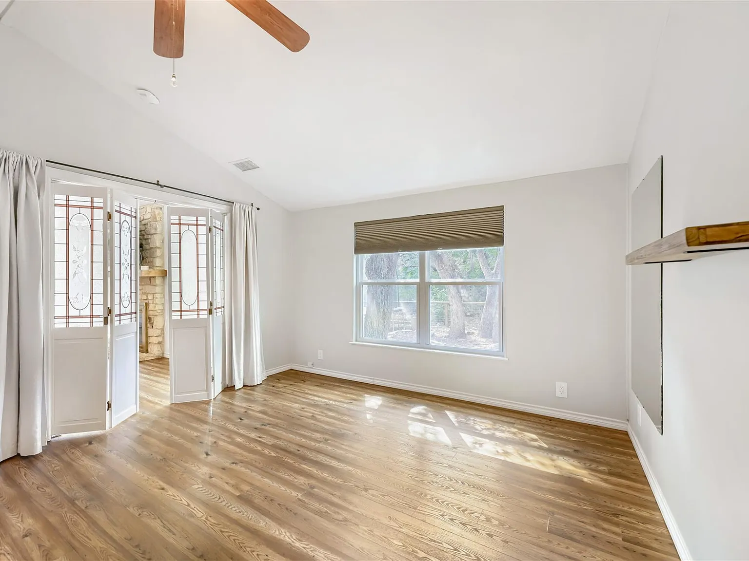 4 bed, 2.5 bath, 2239 sqft, $3,800 — Photo 4
