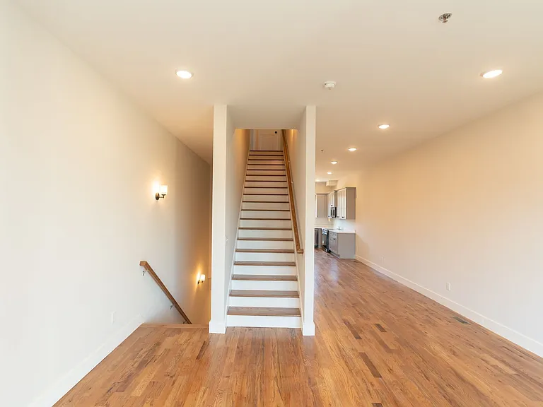 1039 Montague Pl — Photo 8
