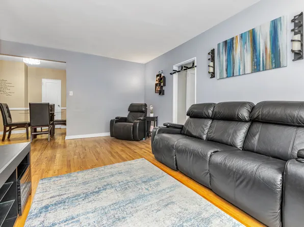 2705 Kings Highway image 4 of 9