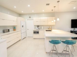 10914 NW 70th St, Doral, FL 33178