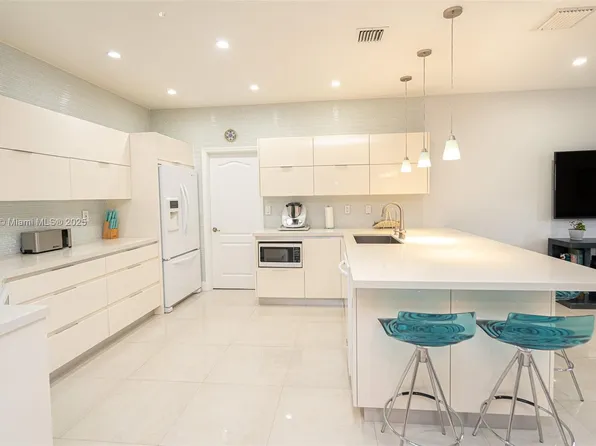 10914 NW 70th St, Doral, FL 33178