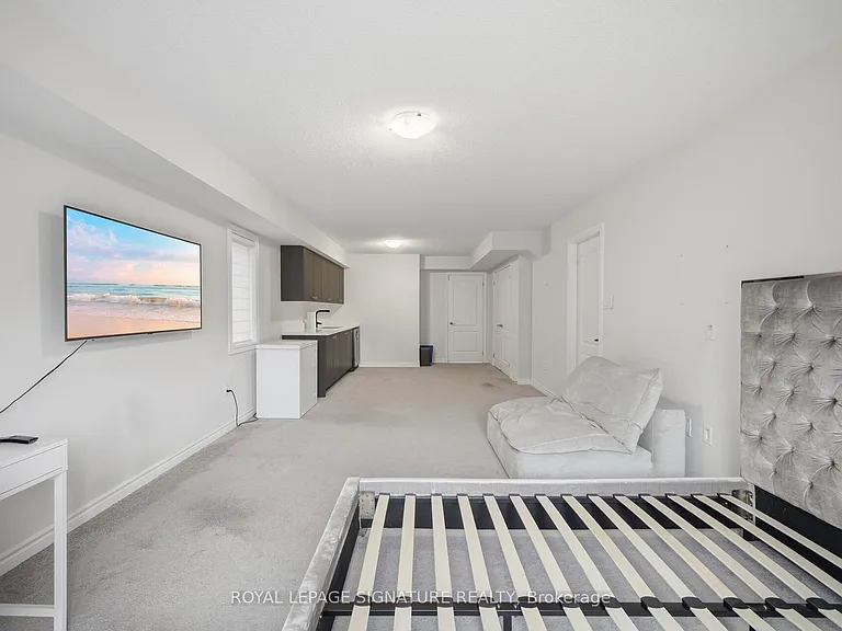 91 Roulette Cres #3 — Photo 16