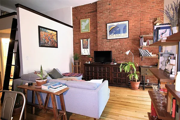 Rented by City Connections Realty | media 34