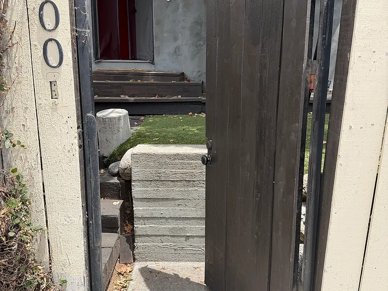700 N Madison Ave — Photo 3