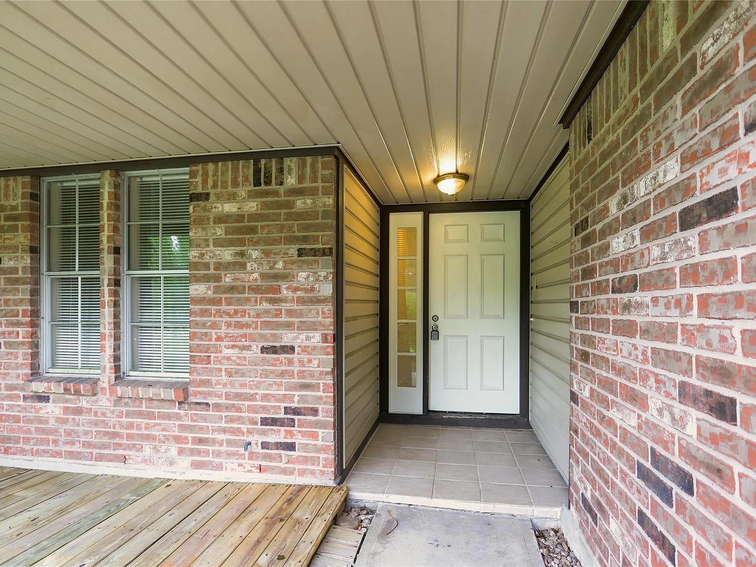 4 bed, 2.0 bath, 1579 sqft, $1,735 — Photo 2