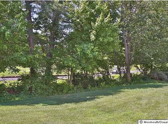3rd image of 26 Greenways Ln