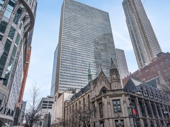 111 E Chestnut St, Chicago, IL