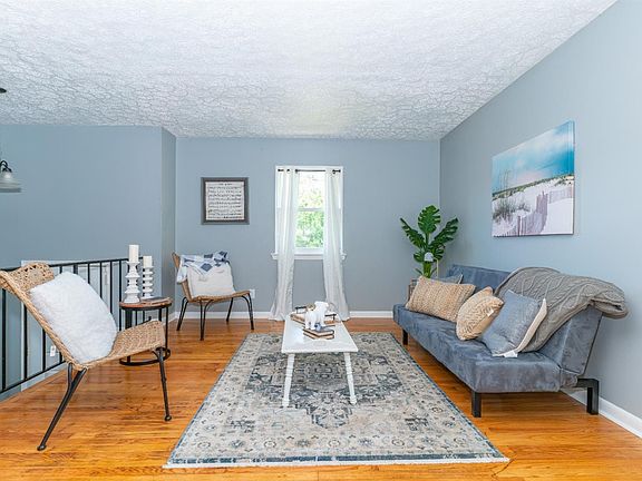 4th image of 1327 Gilmore Cir