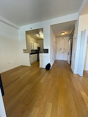 5th image of 28 Washington St #3209