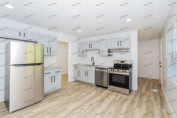 2400 Mack Rd — Photo 6