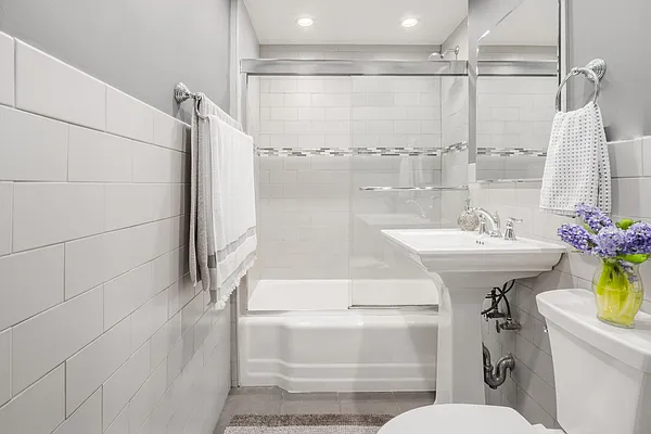 Sold by Modlin Group | media 8