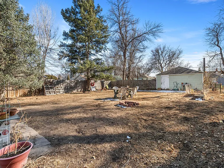 329.5 Edwards St — Photo 13
