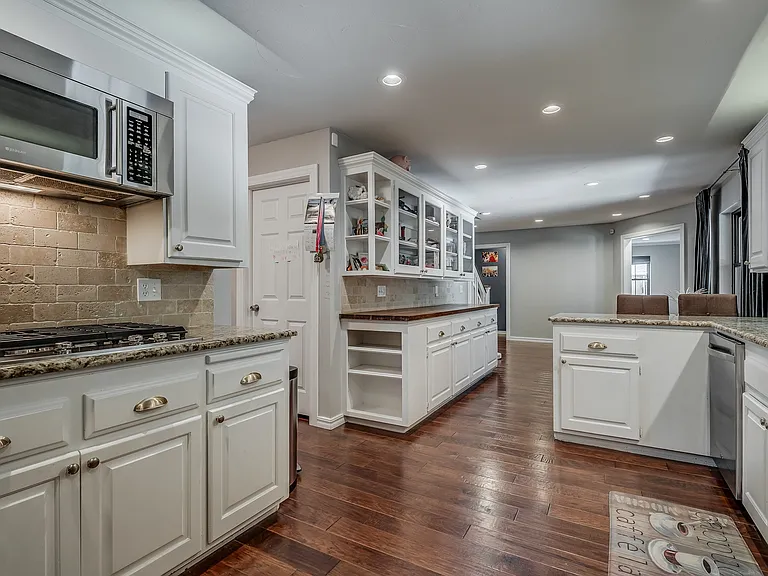 11105 Leaning Elm Rd — Photo 15