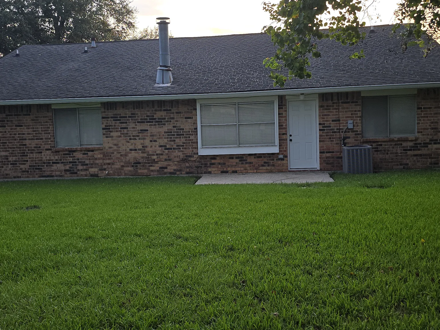 3 bed, 1594 sqft, $1,700 — Photo 2