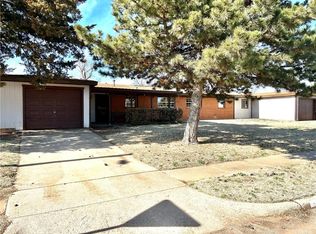 301 Apache Trl, Foss, OK 73647