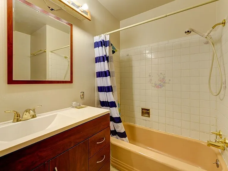 3895 Elmhurst Pl — Photo 15