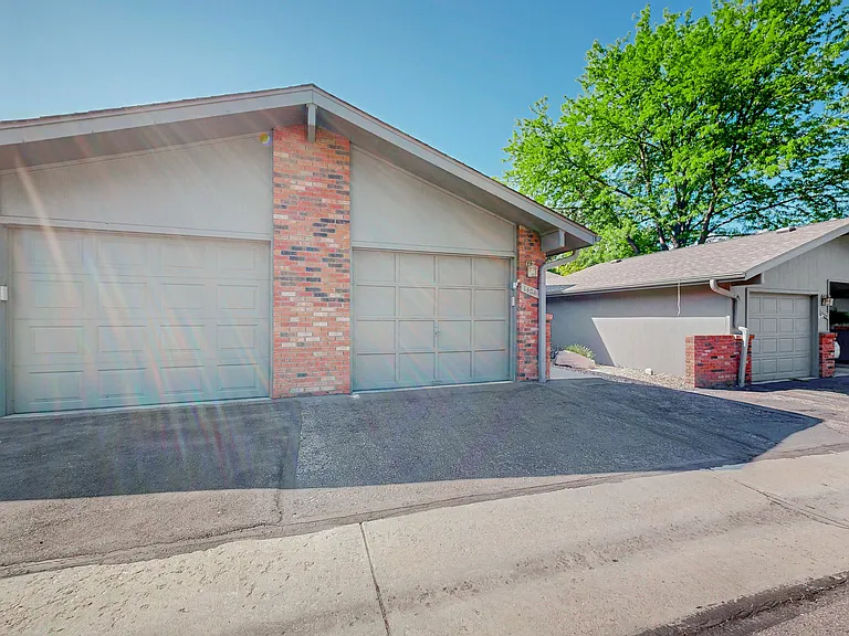 1404 Adriel Dr — Photo 37