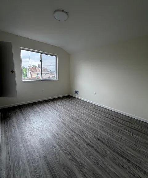 86 Confederation Pl #1 — Photo 17