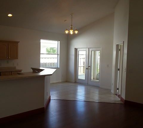 5th image of 4418 College Dr