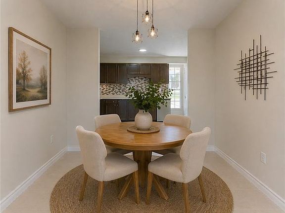 3rd image of 90 Ralgreen Cres
