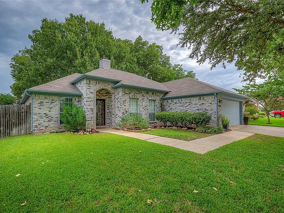 3rd image of 841 Park Forest Dr