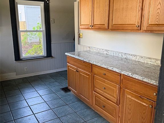 5th image of 1389 N Ellsworth Ave
