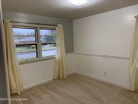 3rd image of 2406 Meadow Dr