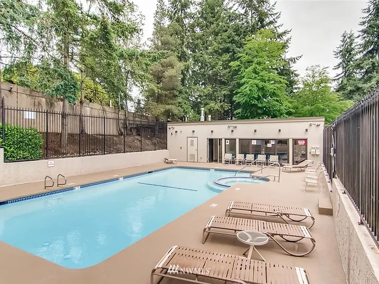 10512 NE 32nd Pl #F104 — Photo 2