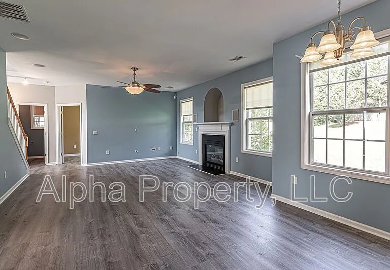 504 Collingsworth Ln — Photo 11