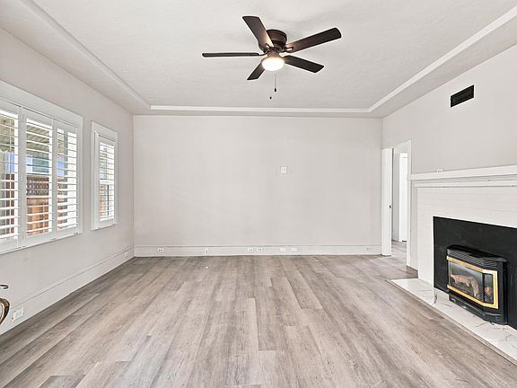 5th image of 1061 W Willow St